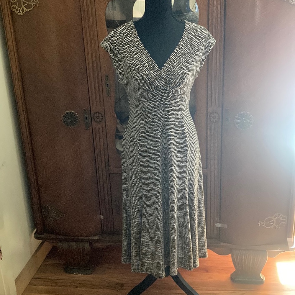 Jones New York 6 petite (fits more like a regular 4) tea length